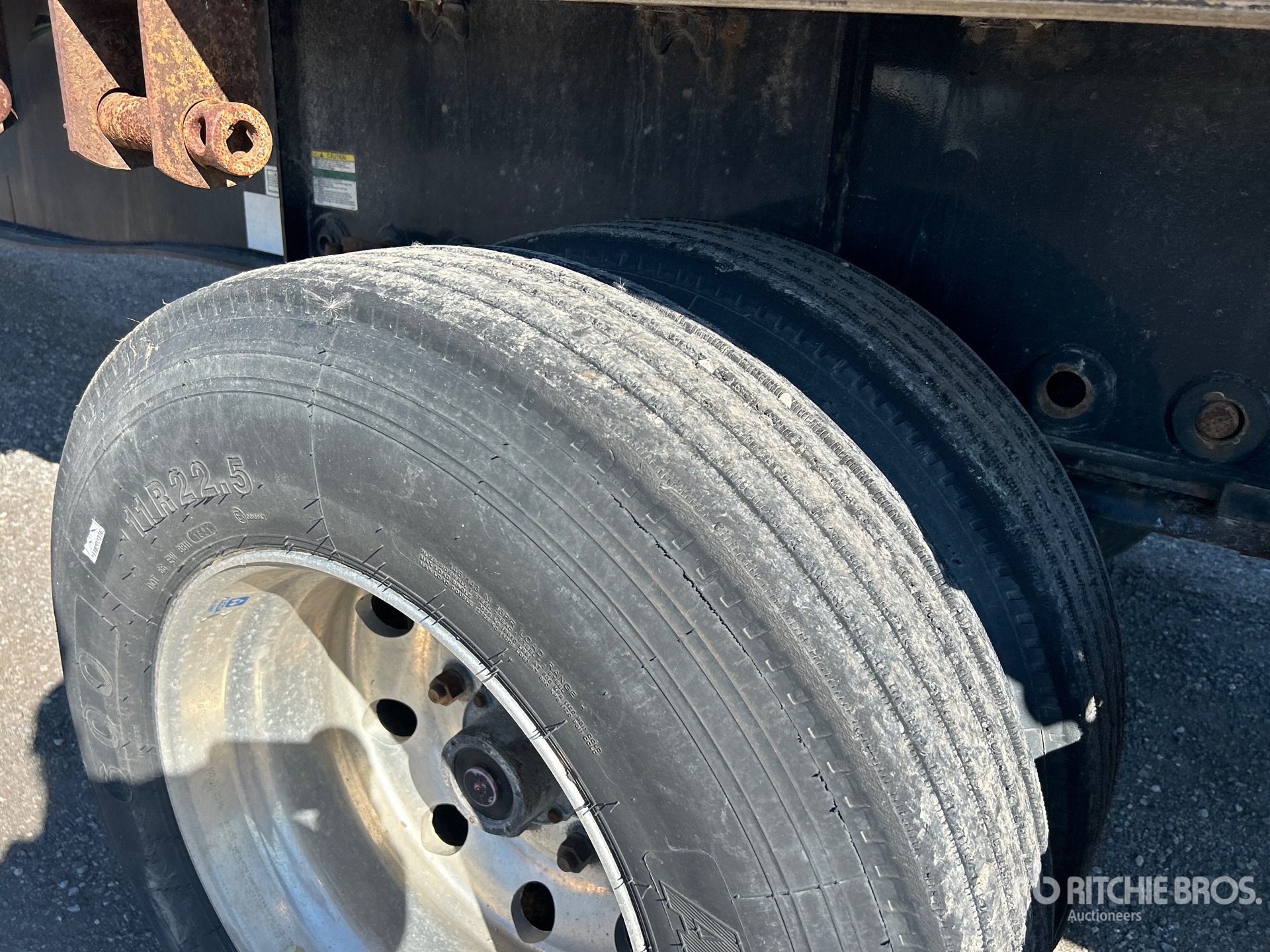 2016 Load King 48 ft T/A Spread Axle