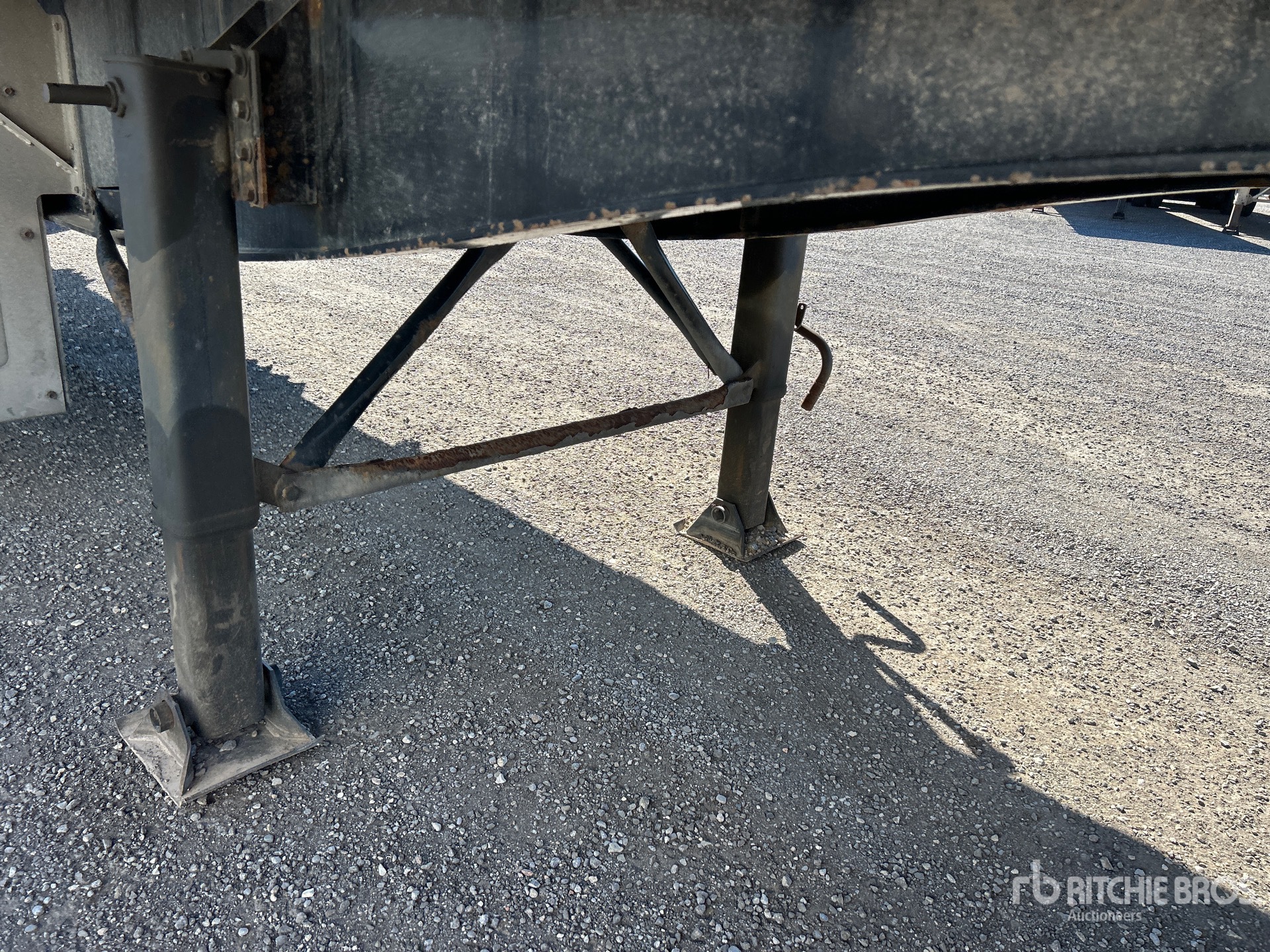 2016 Load King 48 ft T/A Spread Axle