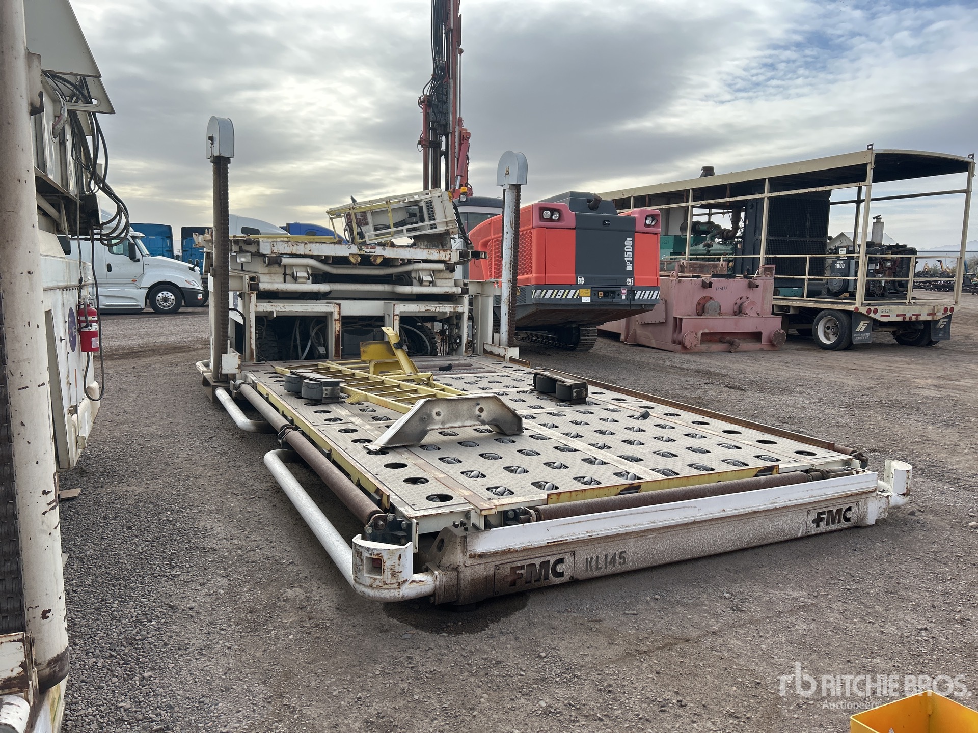 1995 FMC Commander Cargo Loader | Ritchie Bros. Auctioneers