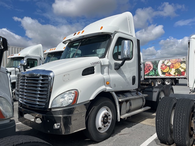 2013 Freightliner Cascadia 113 6x4 T/A Day Cab Truck Tractor (Inoperable)