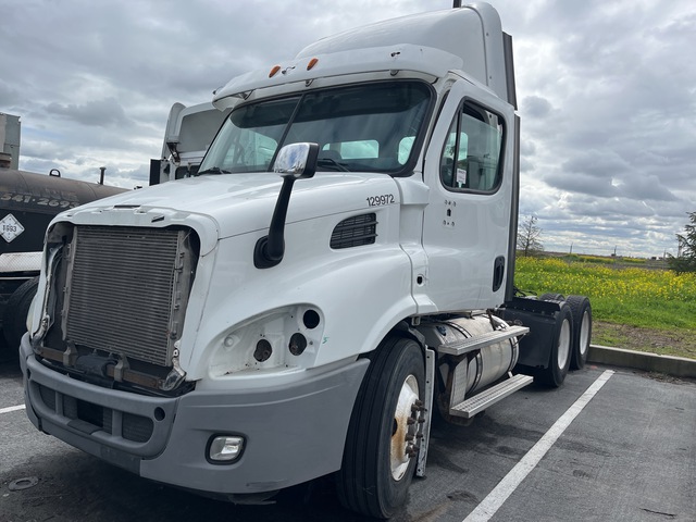 2013 Freightliner Cascadia 113 6x4 T/A Day Cab Truck Tractor (Inoperable)