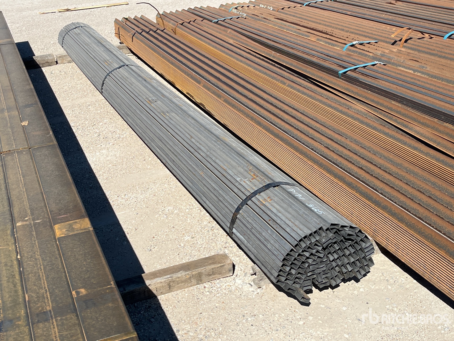 General Appearance with Foto, angolo anteriore sinistro