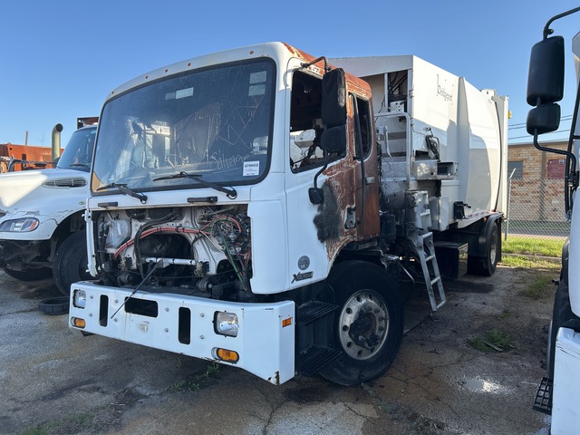 2019 Autocar Xpert 4x2 COE Side Loader Waste Collection Truck (Inoperable)
