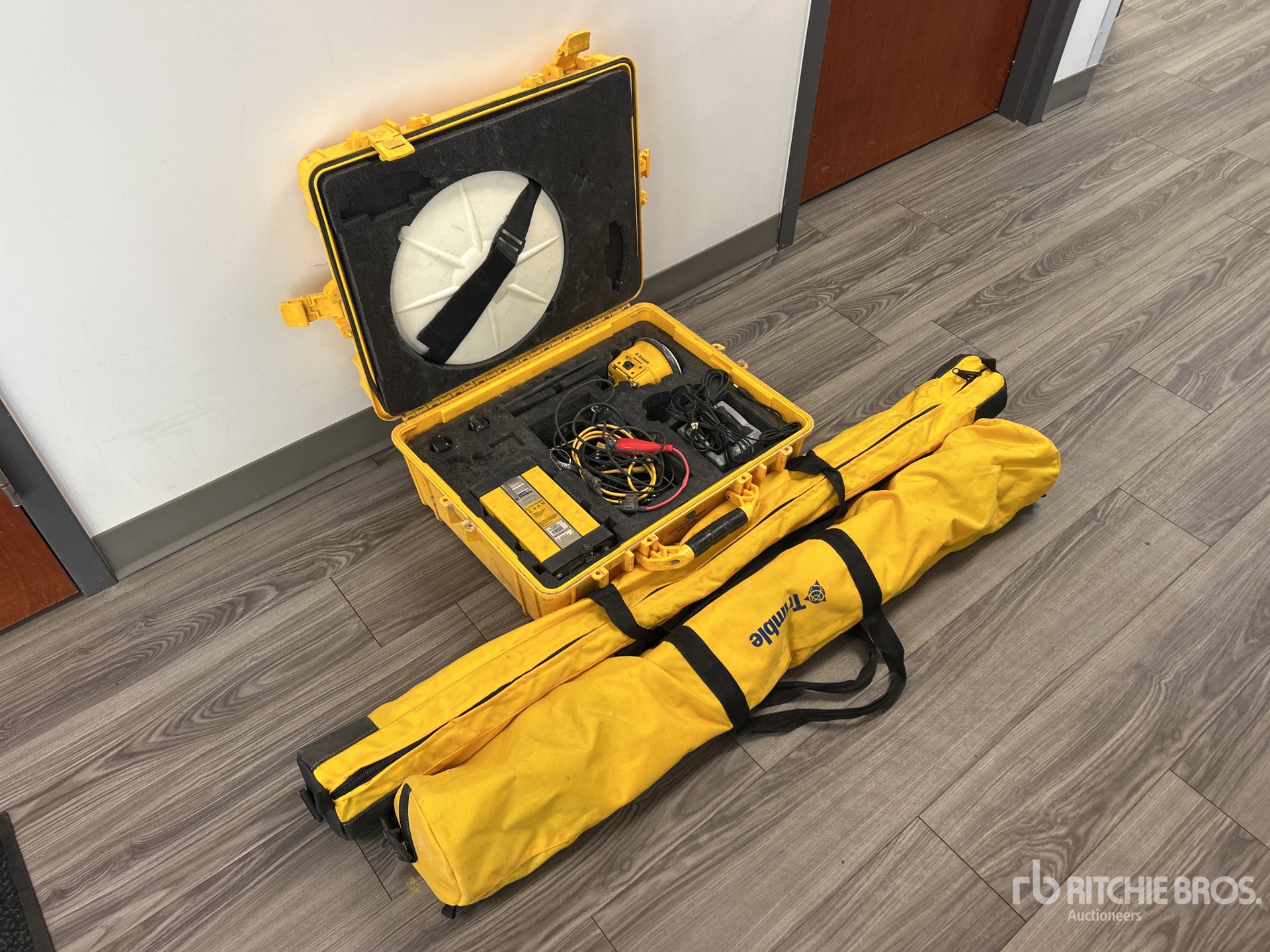 T7 Rover Trimble Trimble Base Station, Rover & T7 Data Collector | Ritchie Bros. Auctioneers
