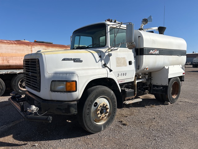 1995 Ford L-9000 4x2 Water Truck