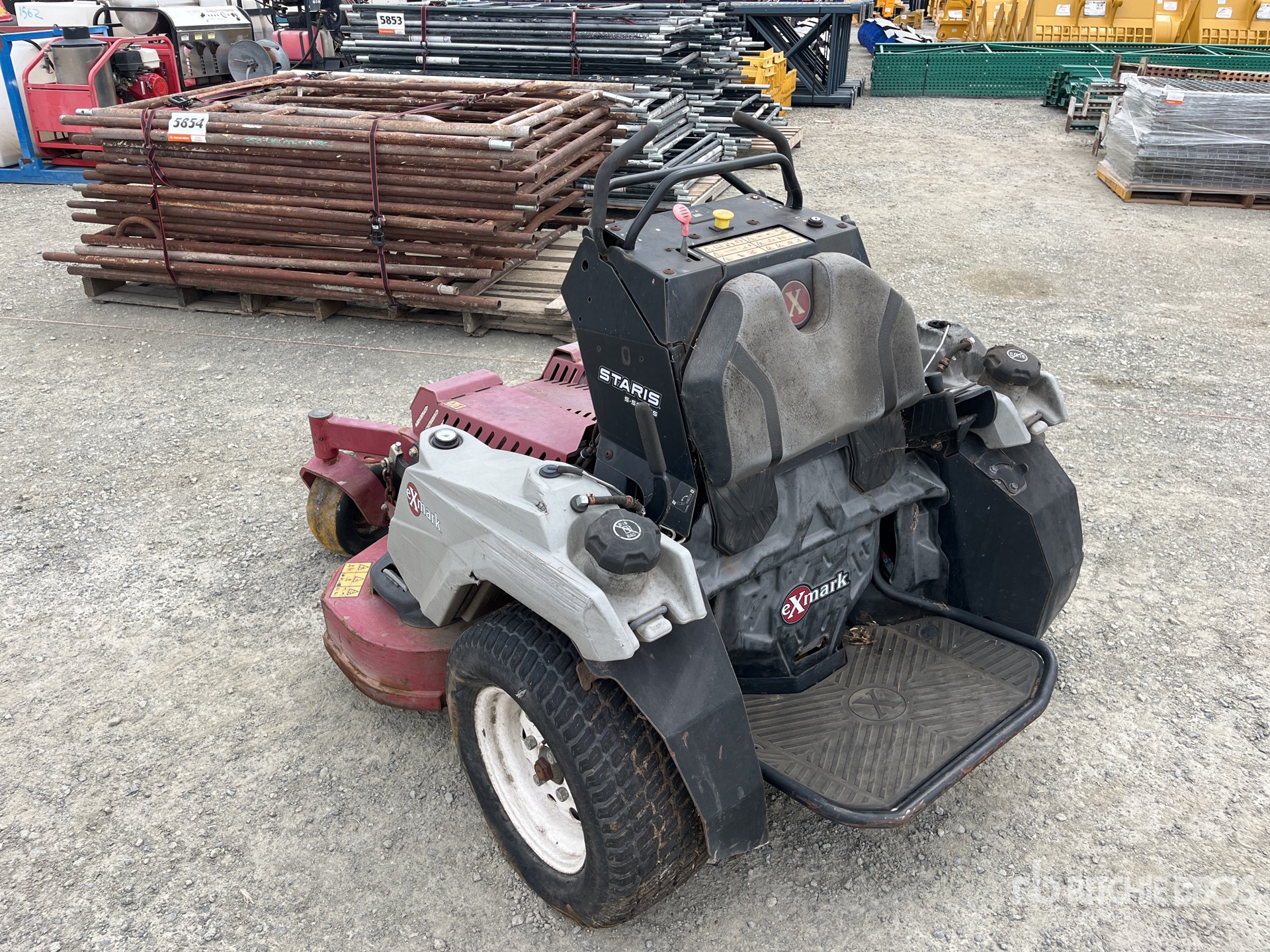 Exmark Rideon 2021 Exmark Staris Ride-On Lawn Mower | Ritchie Bros. Auctioneers