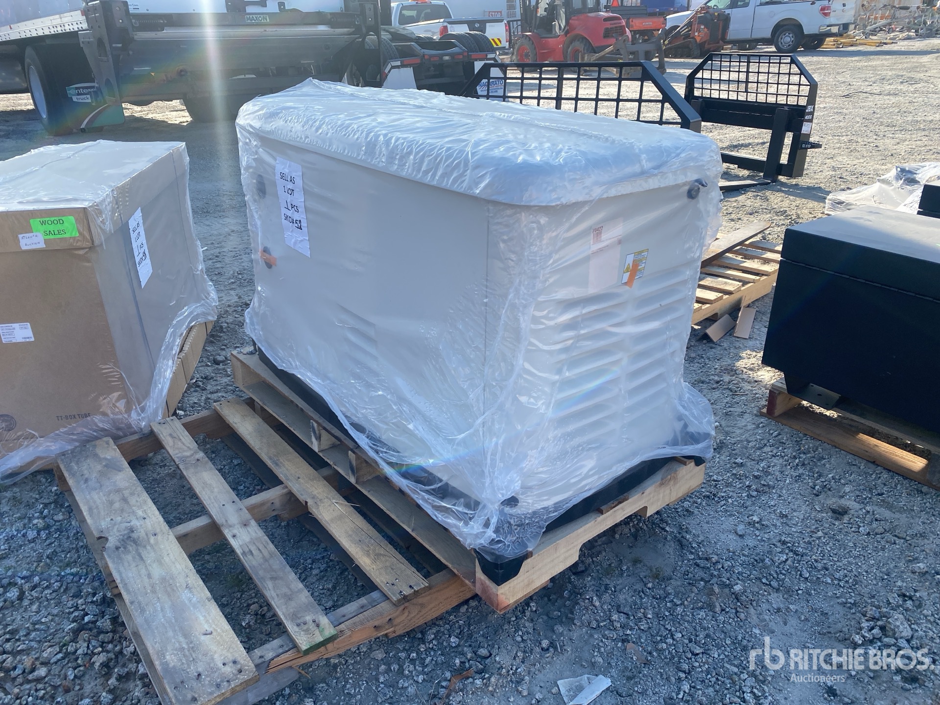 General Appearance with Picture, Left Rear Corner