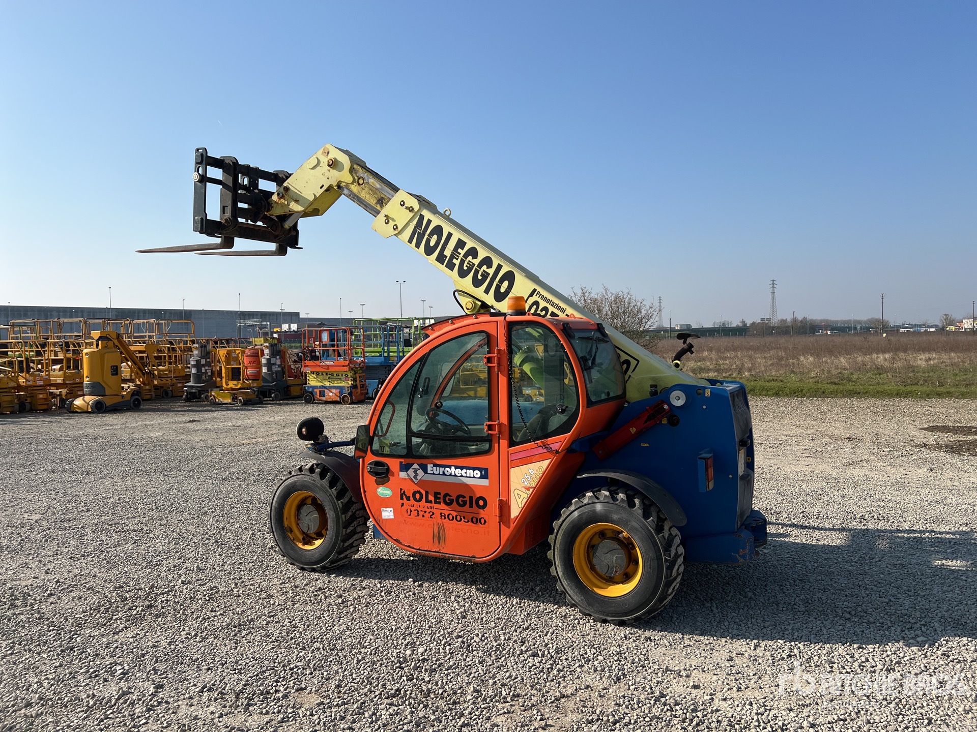 General Appearance with Foto, angolo posteriore sinistro