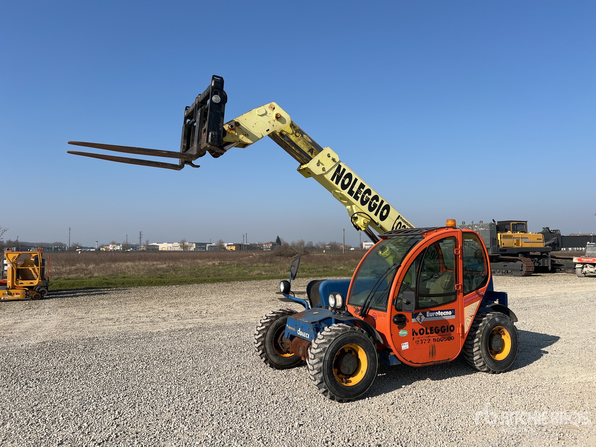 General Appearance with Foto, angolo anteriore sinistro