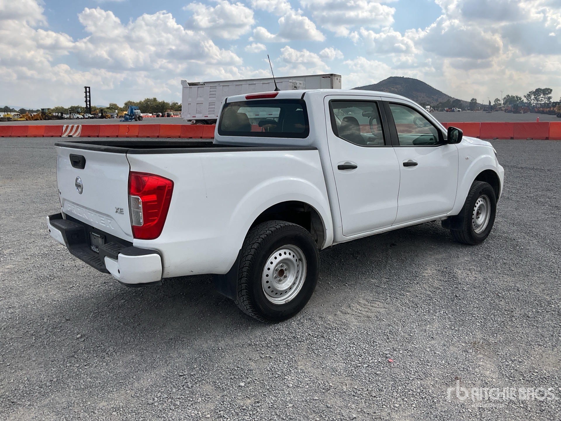 General Appearance with Foto, angolo anteriore sinistro