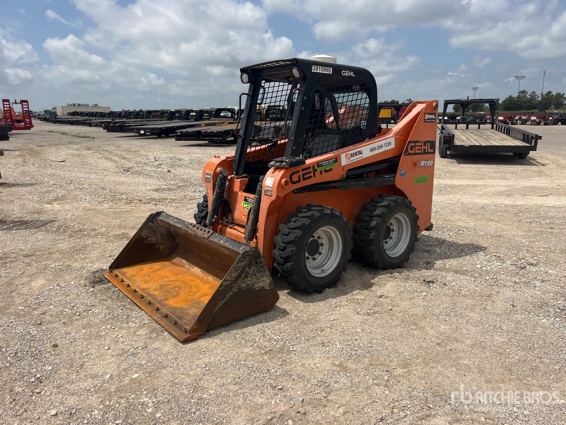 MINI CARGADOR SOBRE RUEDAS 2019 GEHL R150