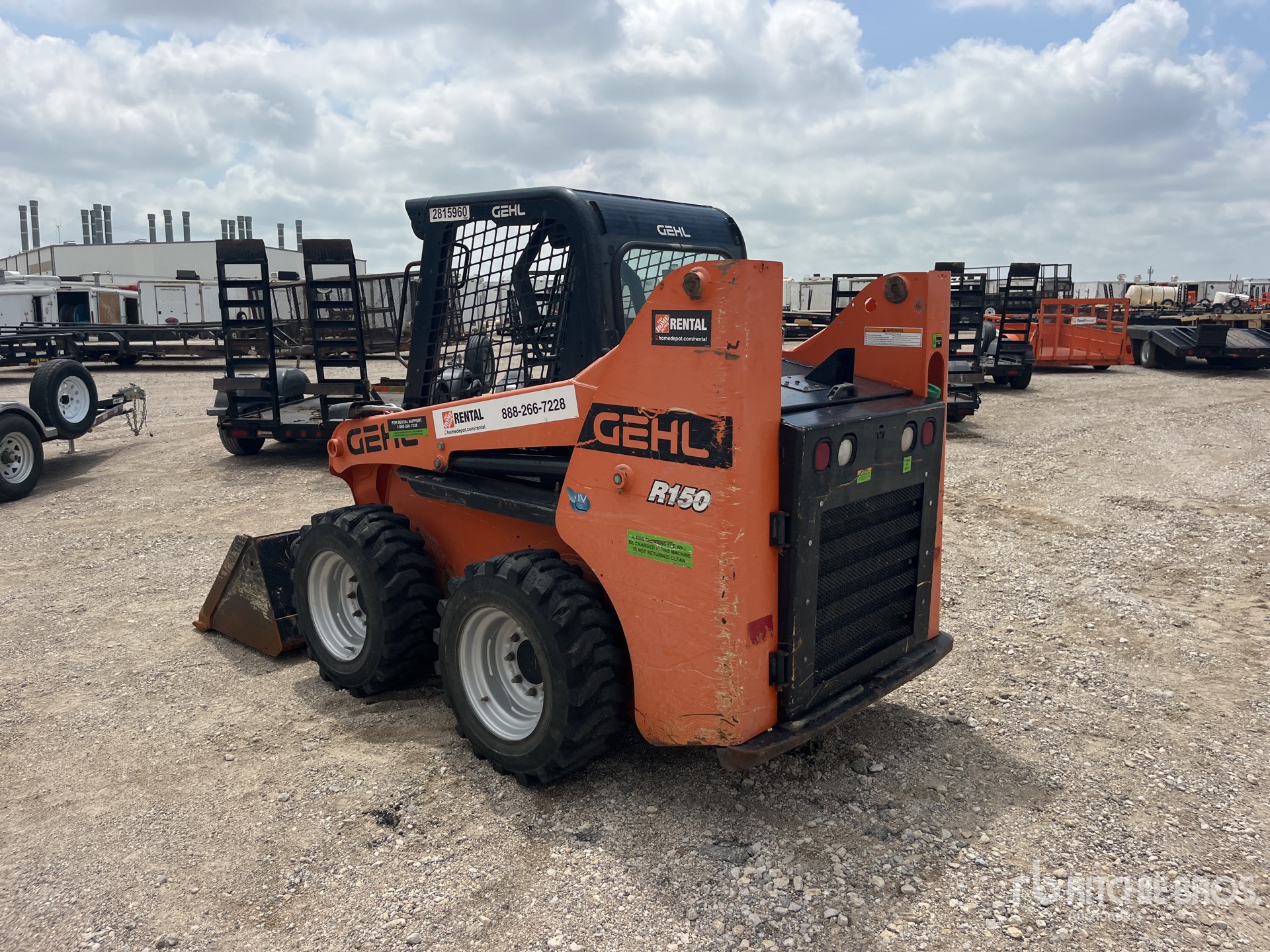 MINI CARGADOR SOBRE RUEDAS 2019 GEHL R150