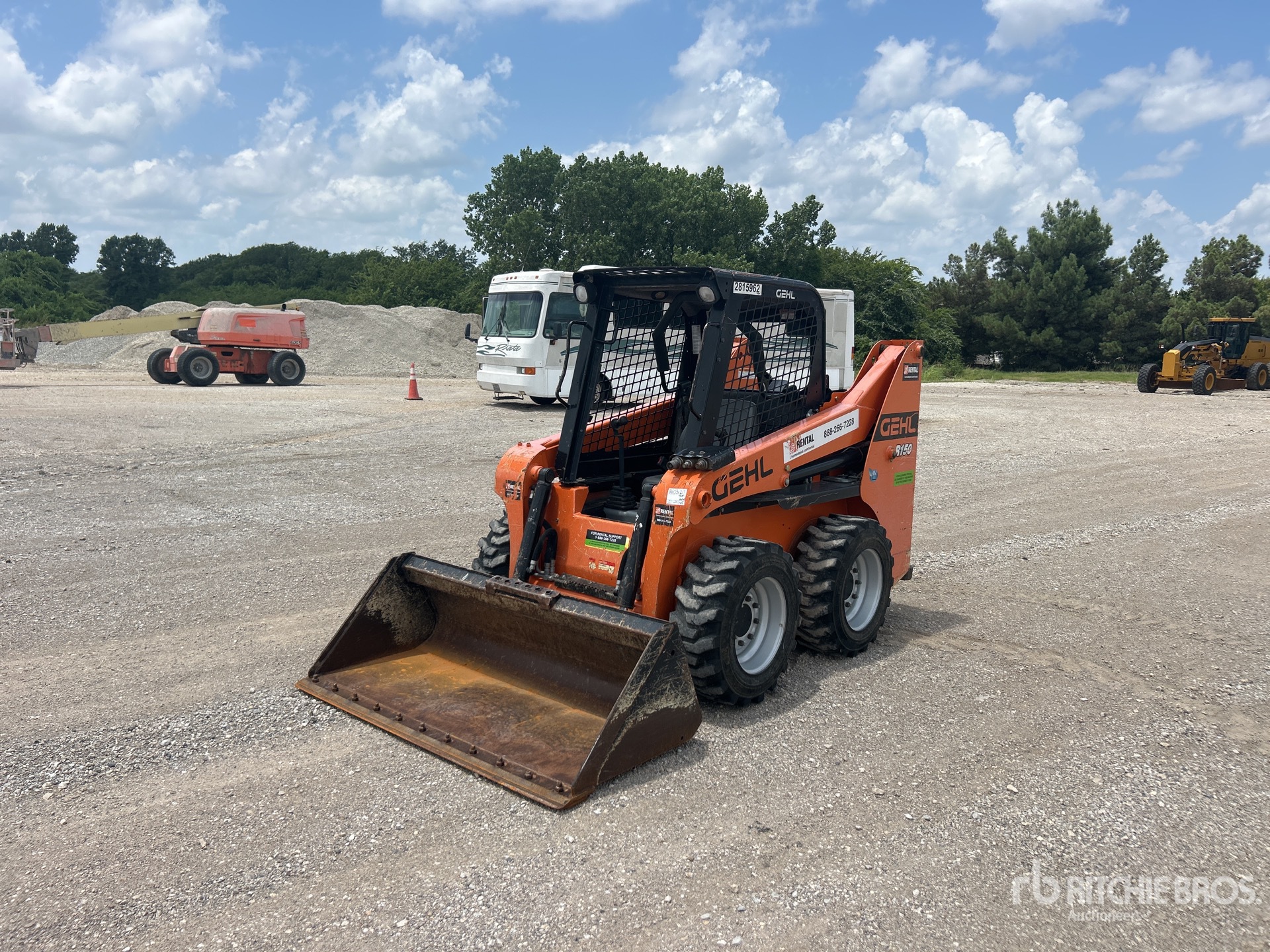 MINI CARGADOR SOBRE RUEDAS 2019 GEHL R150
