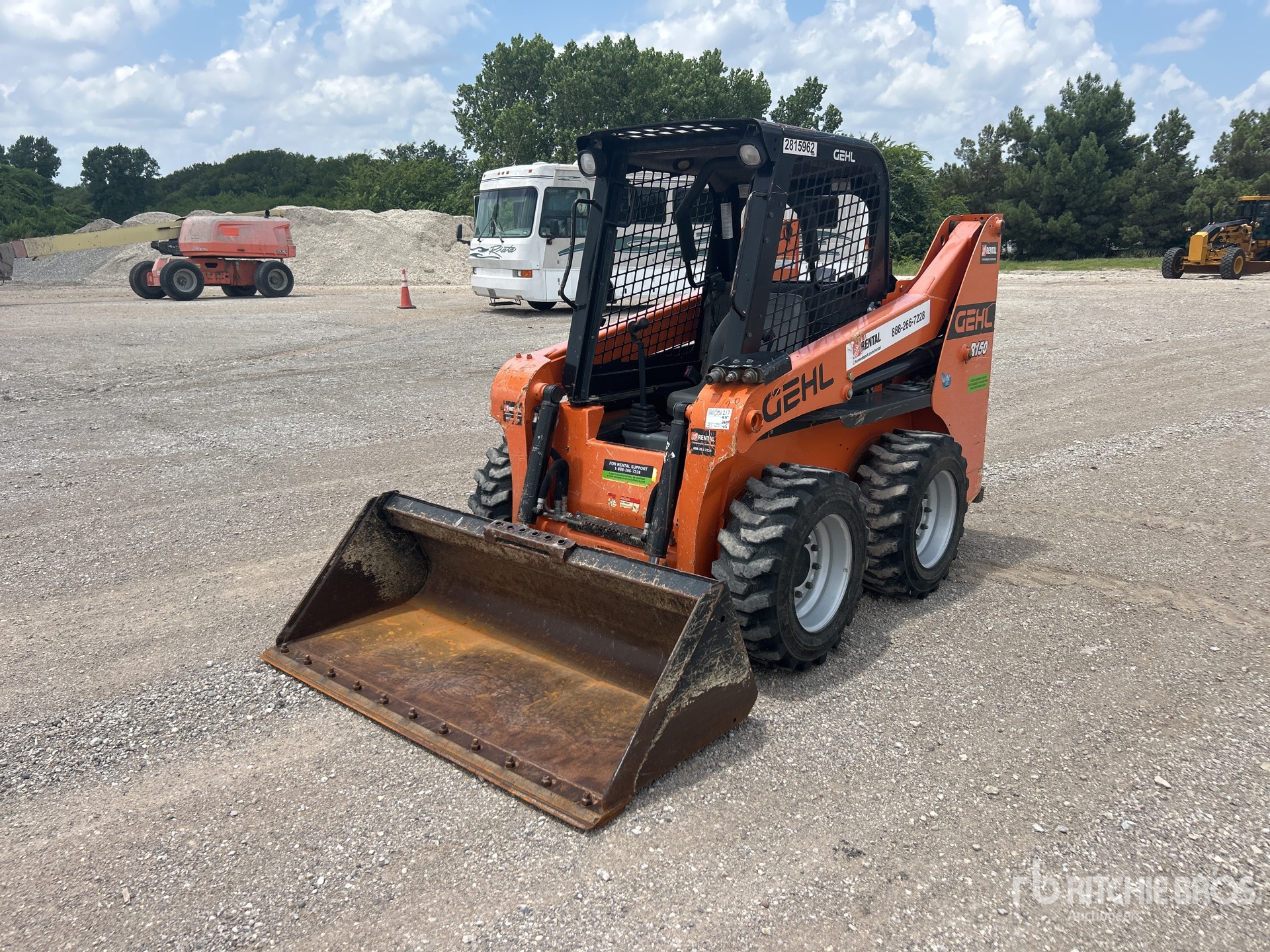 MINI CARGADOR SOBRE RUEDAS 2019 GEHL R150