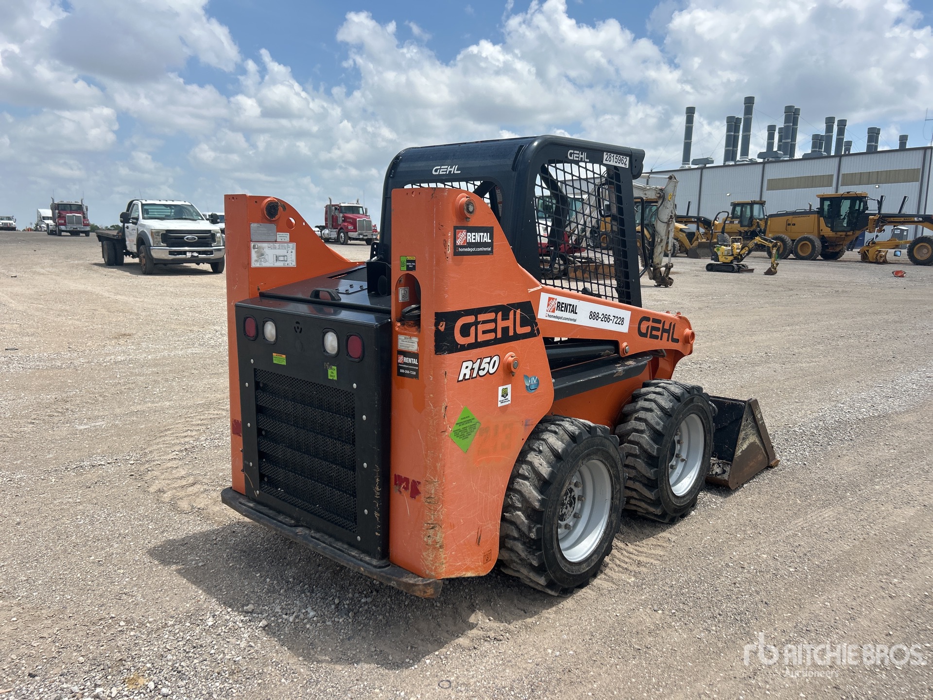 MINI CARGADOR SOBRE RUEDAS 2019 GEHL R150