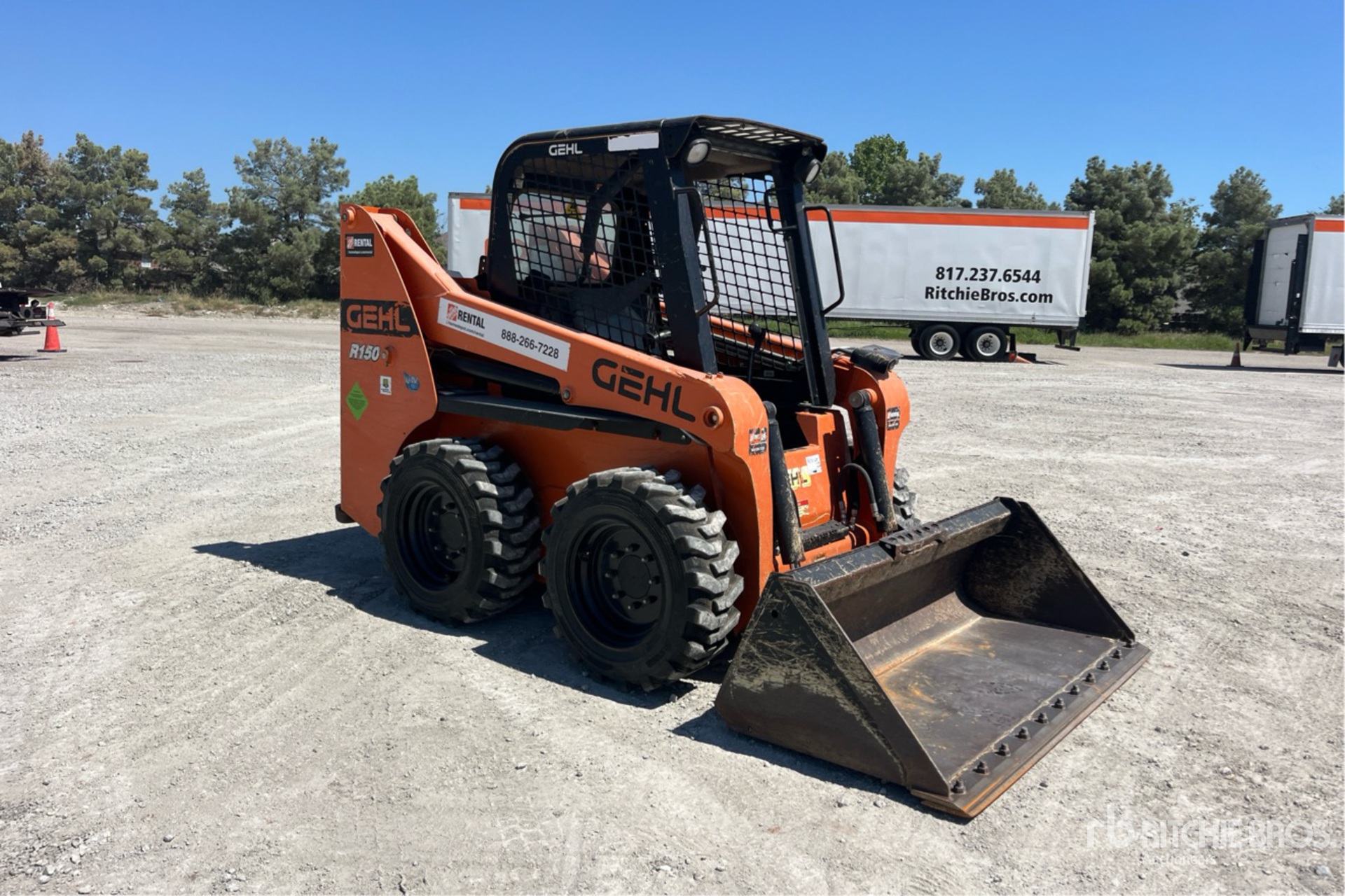 MINI CARGADOR SOBRE RUEDAS 2019 GEHL R150