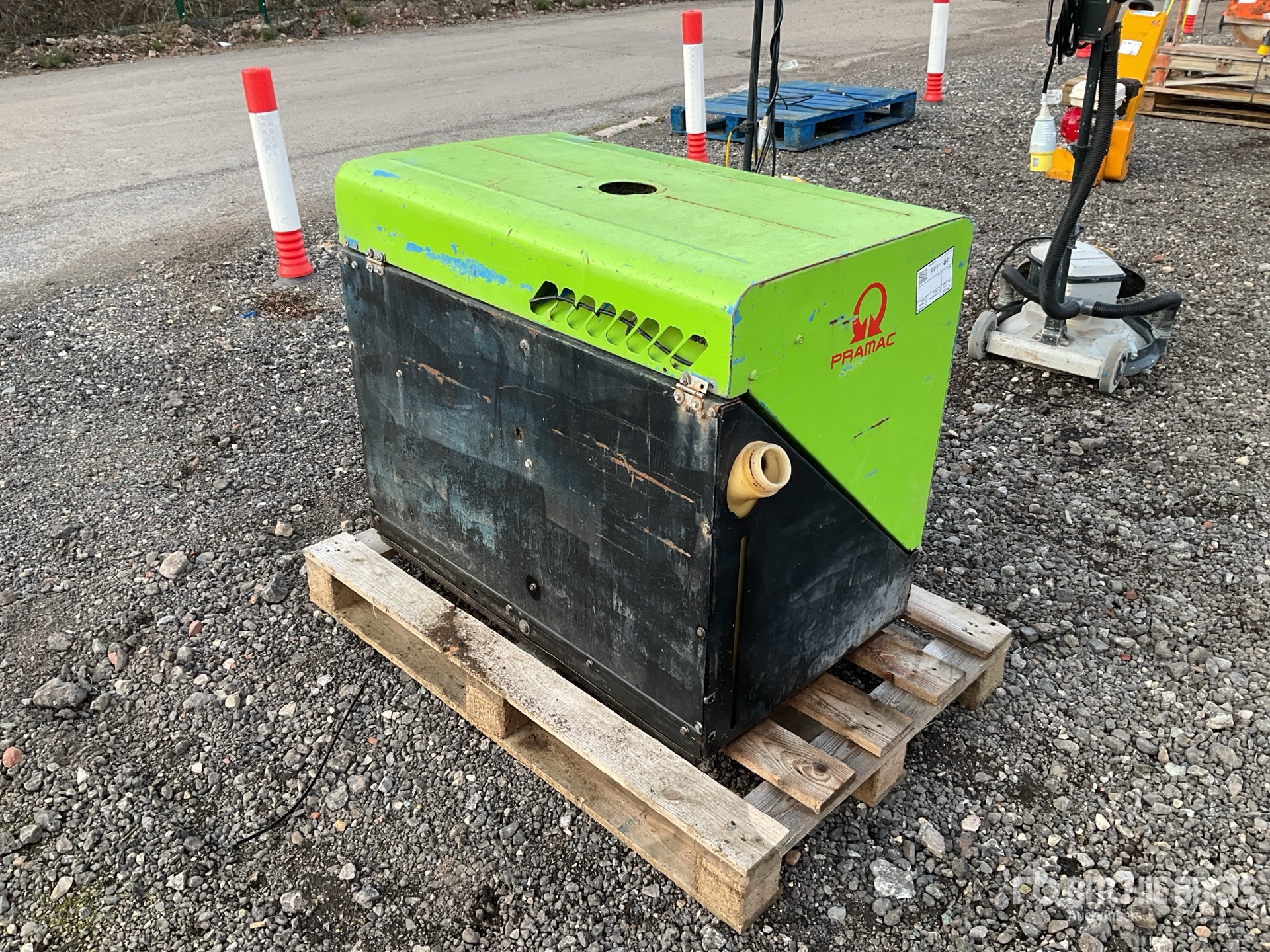 General Appearance with Picture, Right Front Corner