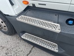 NN160595 - 2022 International LT625: Steps