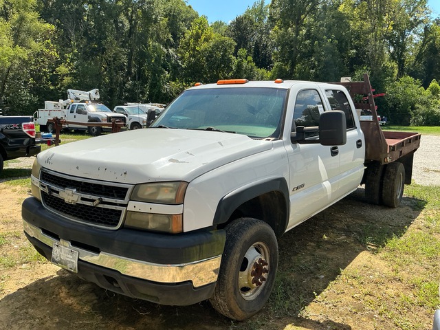 2007 Chevrolet 3500 4x2 Crew Cab Flatbed Truck 2007 Chevrolet 3500 4x2 Crew Cab Flatbed Truck