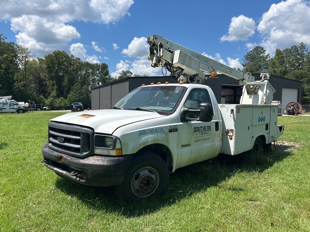2004 Altec A200 30.6 ft on 2004 Ford F-350 XL 4x2 Bucket Truck