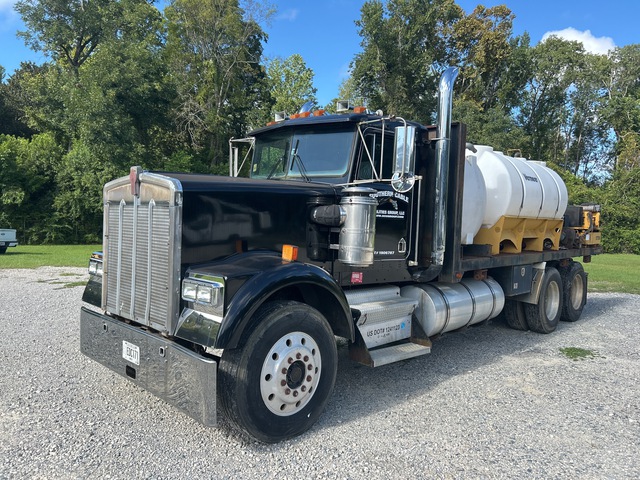 1988 Kenworth W900 2000 gal 6x4 Mud Mixing Truck