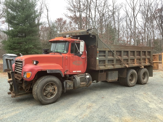 1997 Mack RD690S 6x4 T/A Dump Truck 1997 Mack RD690S 6x4 T/A Dump Truck