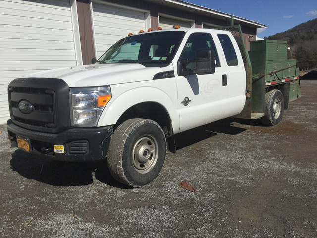 2012 Ford F-350 XL Super Duty 4x4 Flatbed Truck