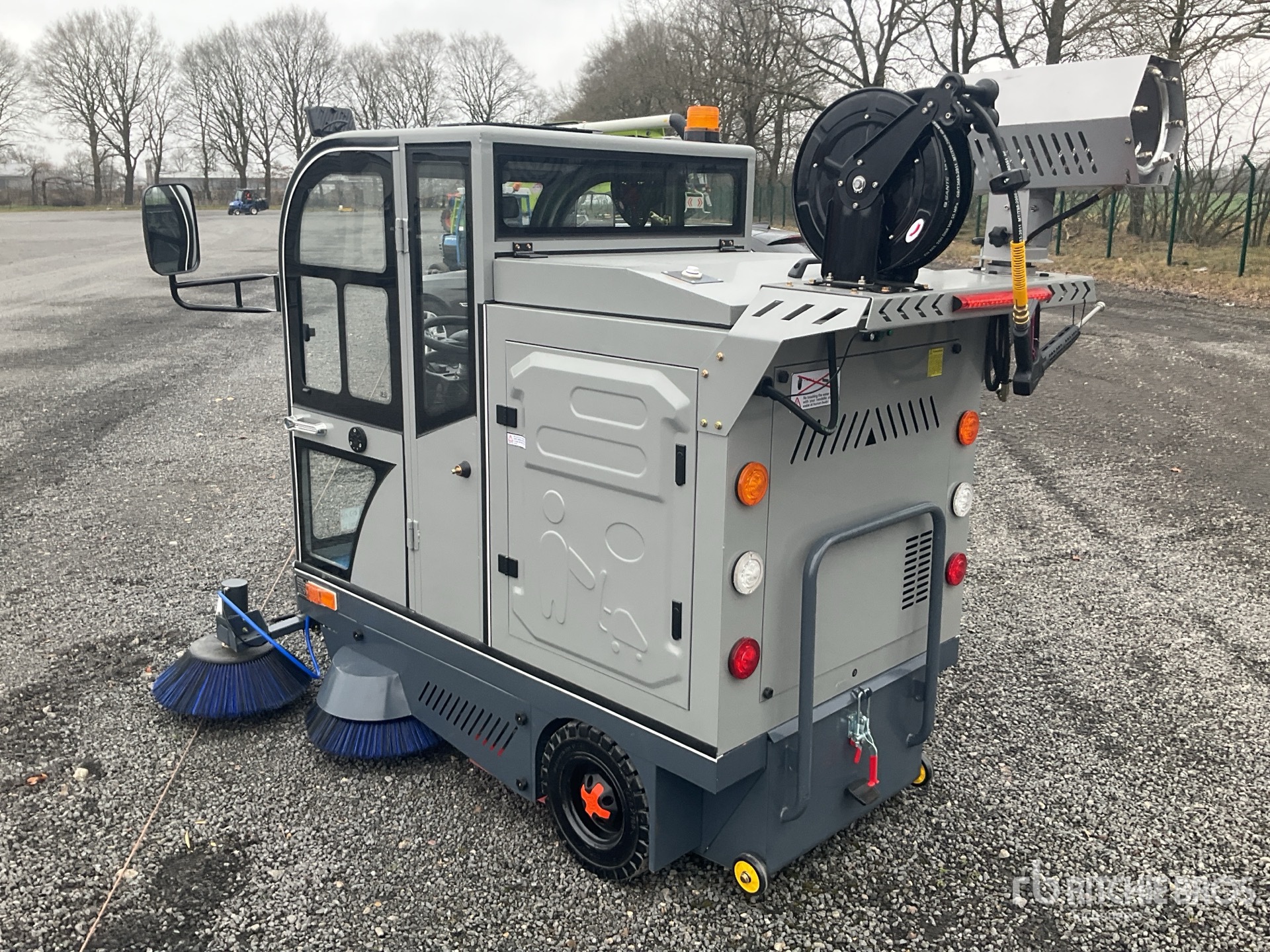 General Appearance with Picture, Left Rear Corner