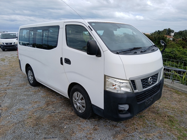 2015 年 Nissan Caravan NV350 Passenger Van