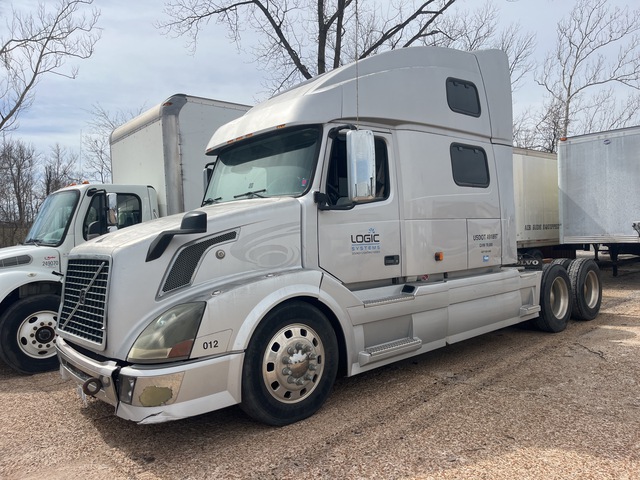 2007 Volvo VNL780 6x4 T/A Sleeper Truck Tractor
