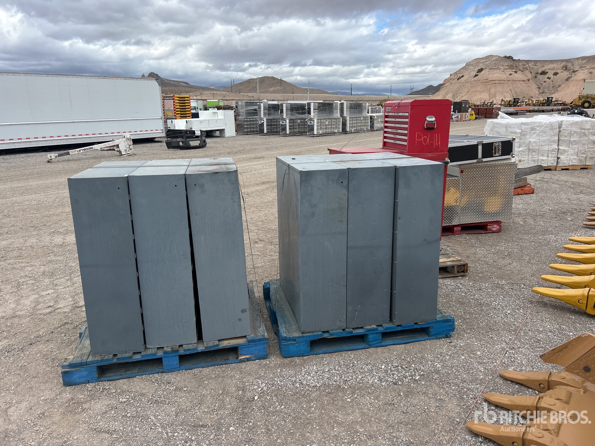 General Appearance with Foto, angolo posteriore sinistro