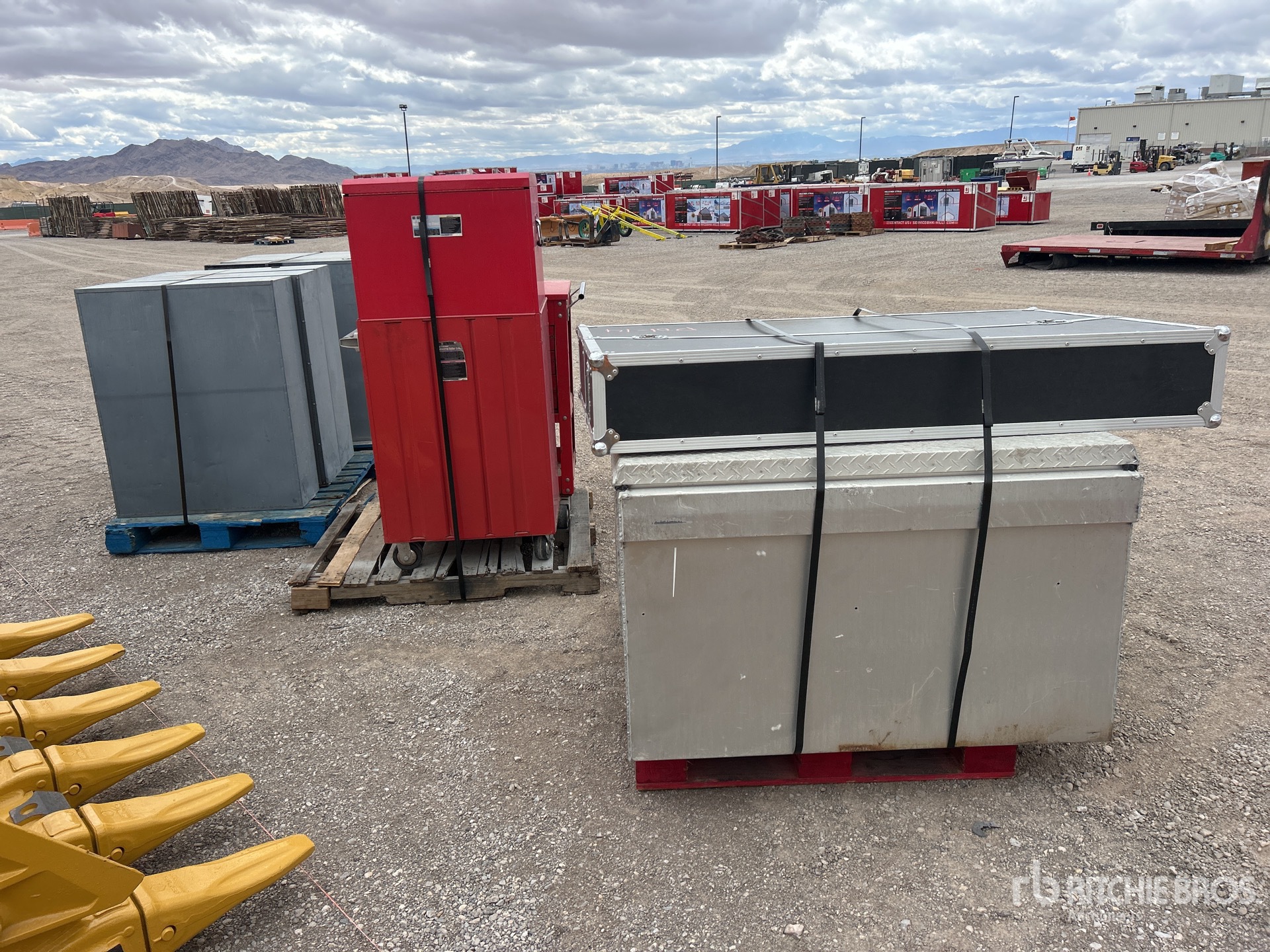 General Appearance with Foto, angolo anteriore sinistro