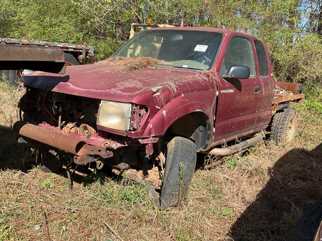 1999 Toyota Tacoma SR5 4x2 Extended Cab Flatbed Truck (Inoperable)