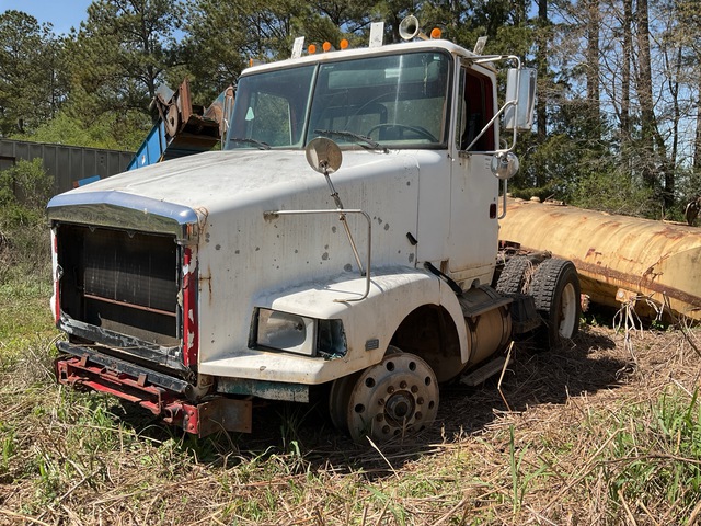 Volvo 6x4 T/A Day Cab Truck Tractor (Inoperable)