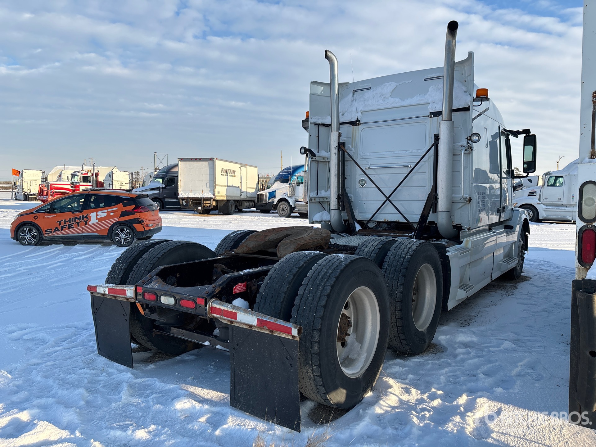 Aspect général with Image, coin arrière droit