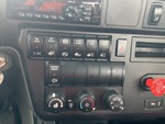 LN564874 - 2020 International LT625: Cab #7