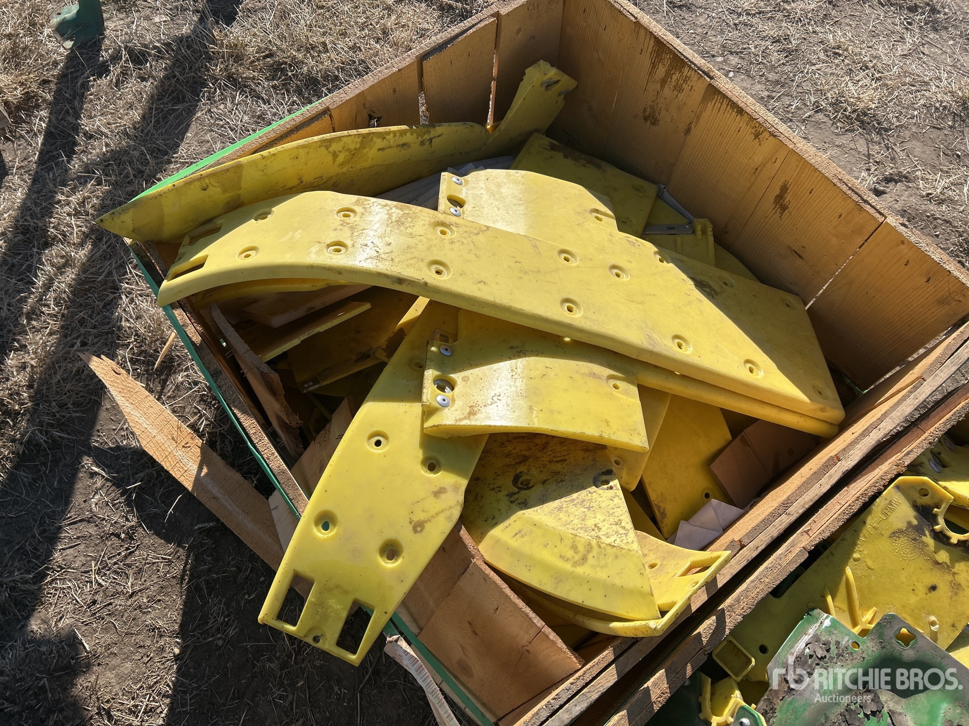 Poly Header Quantity of John Deere Poly Header Skid Plates | Ritchie Bros. Auctioneers