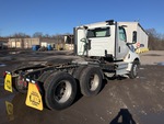 LN564074 - 2020 International LT625: Picture, Right Rear Corner