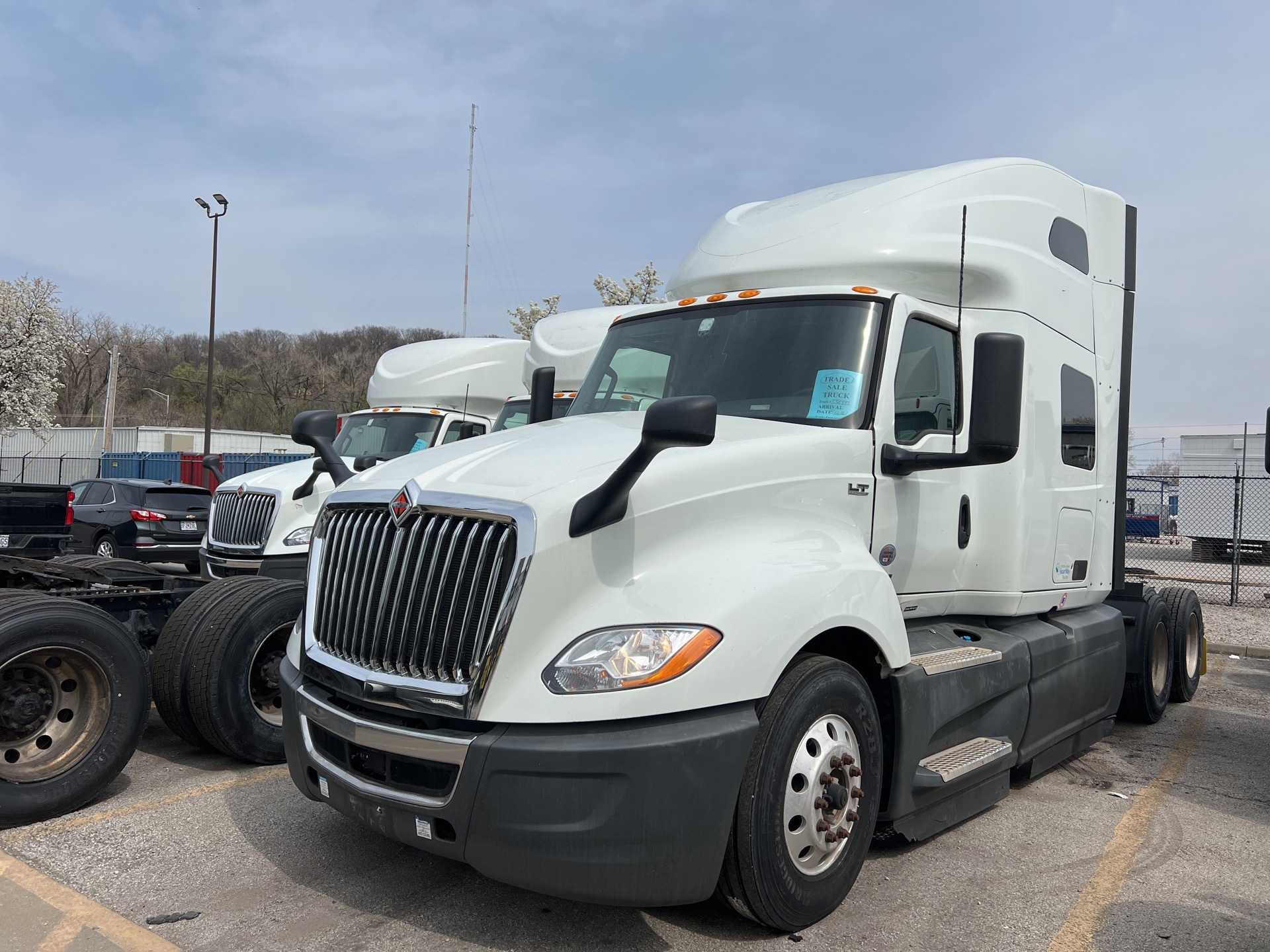 MN367853 - 2021 International LT625: Brochure Photo