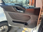 NN617287 - 2022 International LT625: Cab Doors