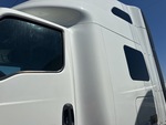 NN617287 - 2022 International LT625: Glass