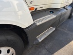 NN235845 - 2022 International LT625: Steps