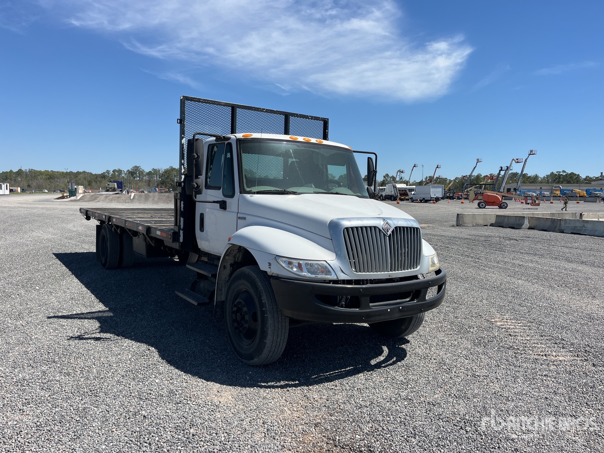 2008 International 4300 4x2 Camión Caja Abierta | Ritchie Bros. Auctioneers
