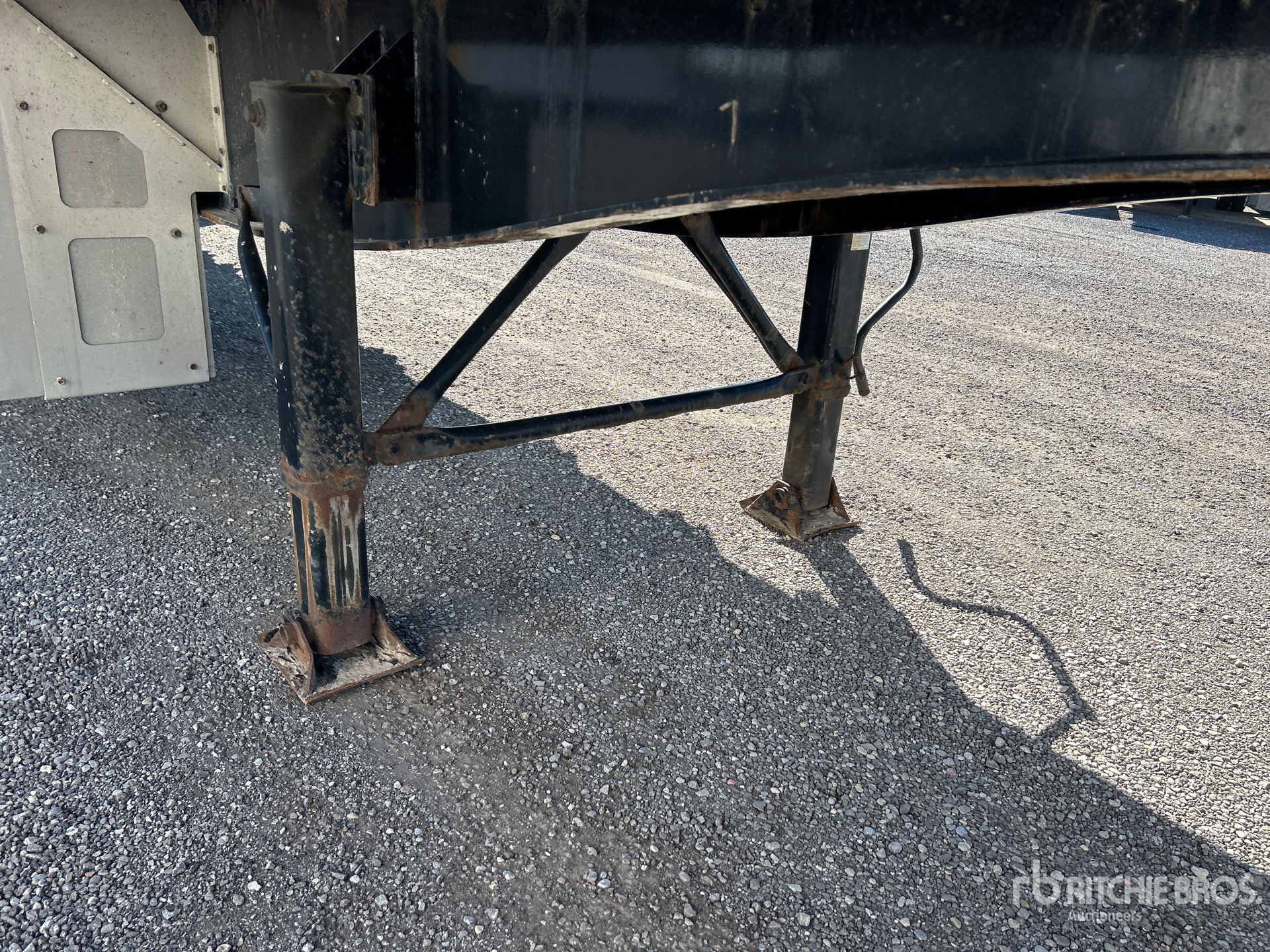 2016 Load King 48 ft T/A Spread Axle