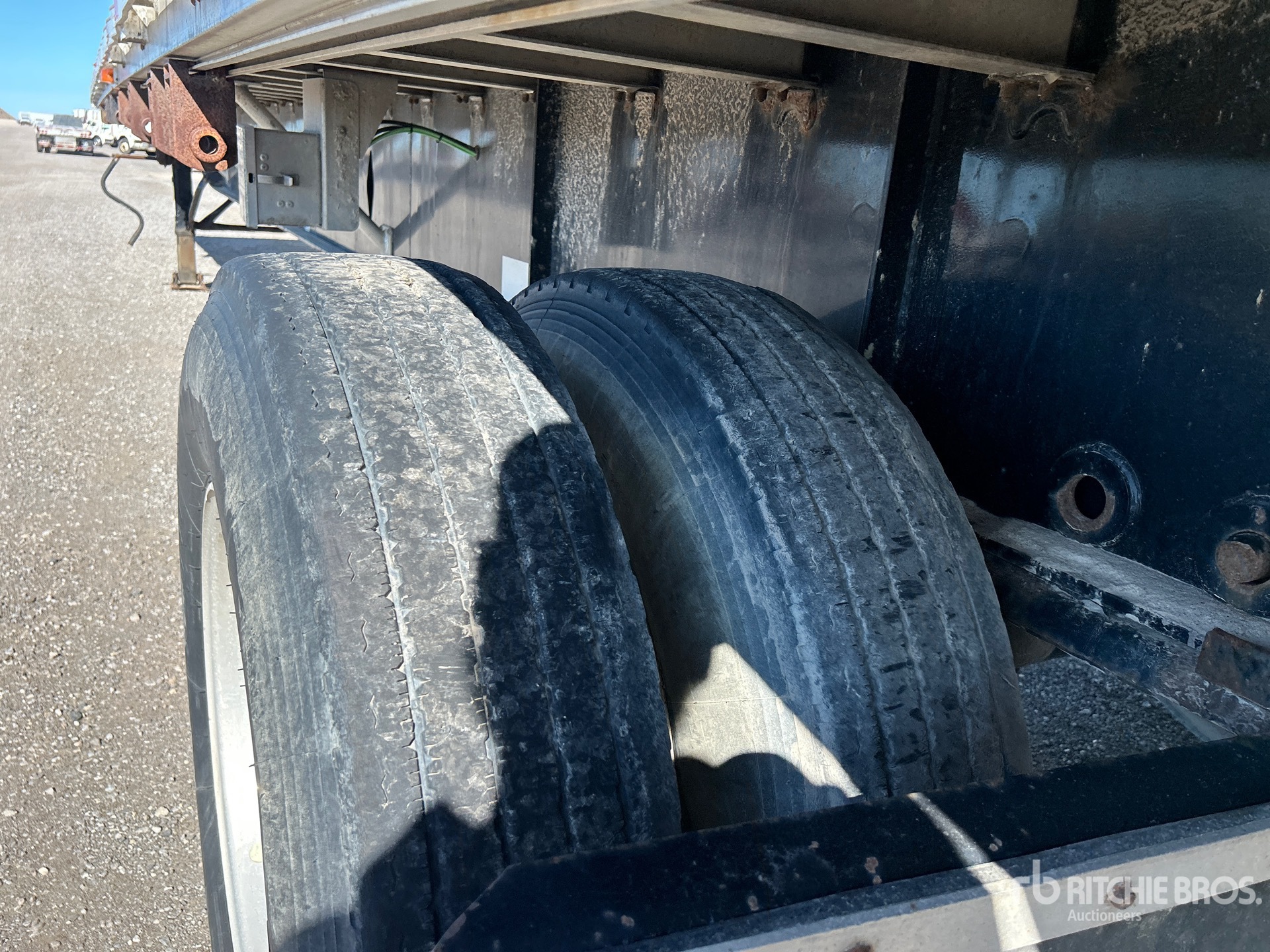 2016 Load King 48 ft T/A Spread Axle