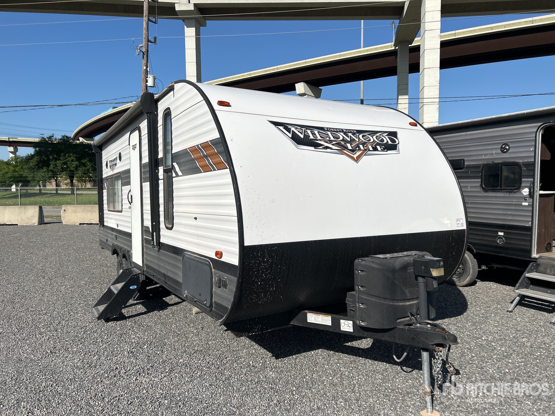 General Appearance with Imagen: esquina delantera derecha