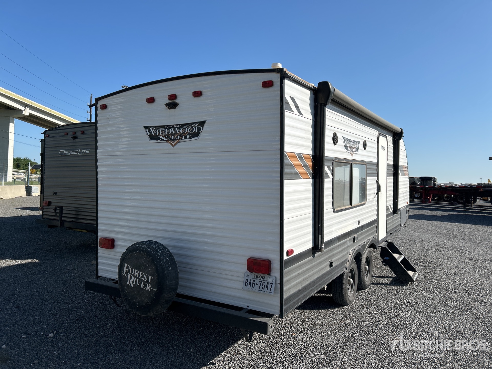 General Appearance with Imagen: esquina trasera derecha