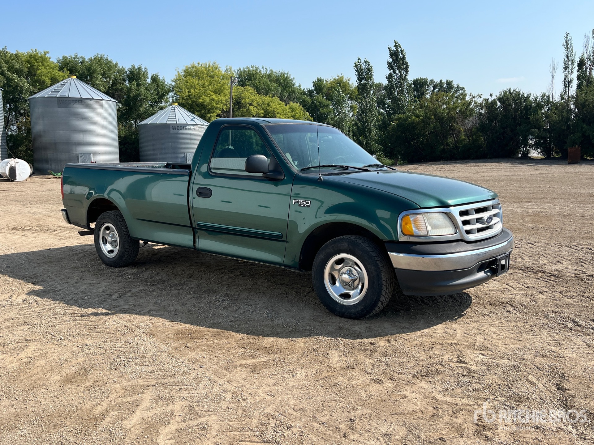 General Appearance with Picture, Right Front Corner