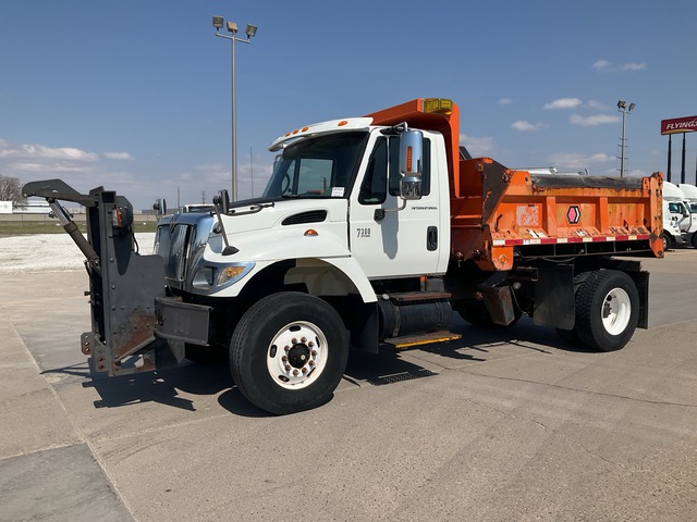 2003 International 7300 4x2 Snow Plow Truck 2003 International 7300 4x2 Snow Plow Truck
