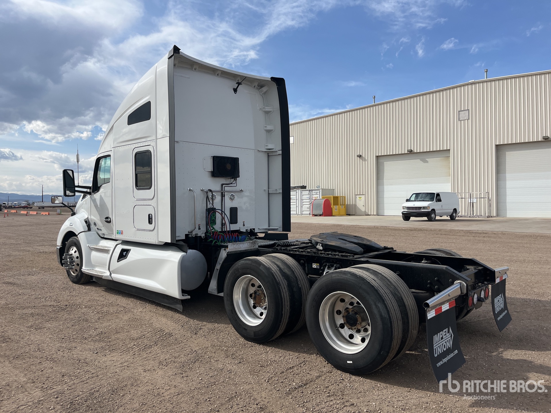 General Appearance with Foto, angolo posteriore sinistro